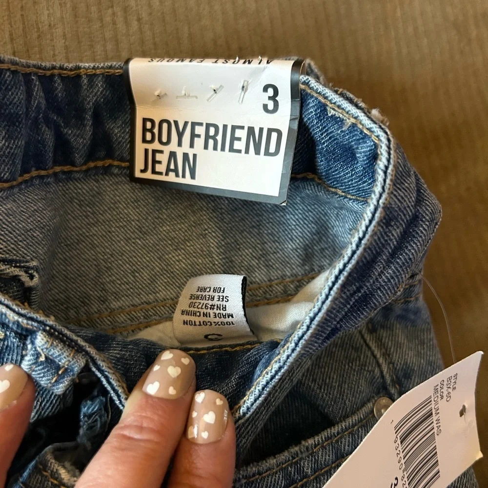 Almost Famous Boyfriend Distressed Jeans Sz 3 NWT - Picture 10 of 11